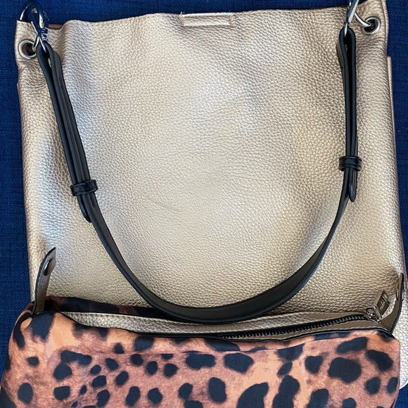 CO LAB Golden purse with inside leopard zip and snap closure. - Picture 4 of 16